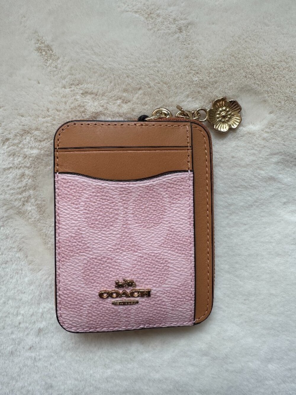 NWT Coach Zip Card Case in Signature Canvas with Charm (Style CEC50)